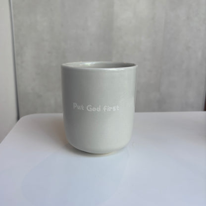 Tasse "Put God first"