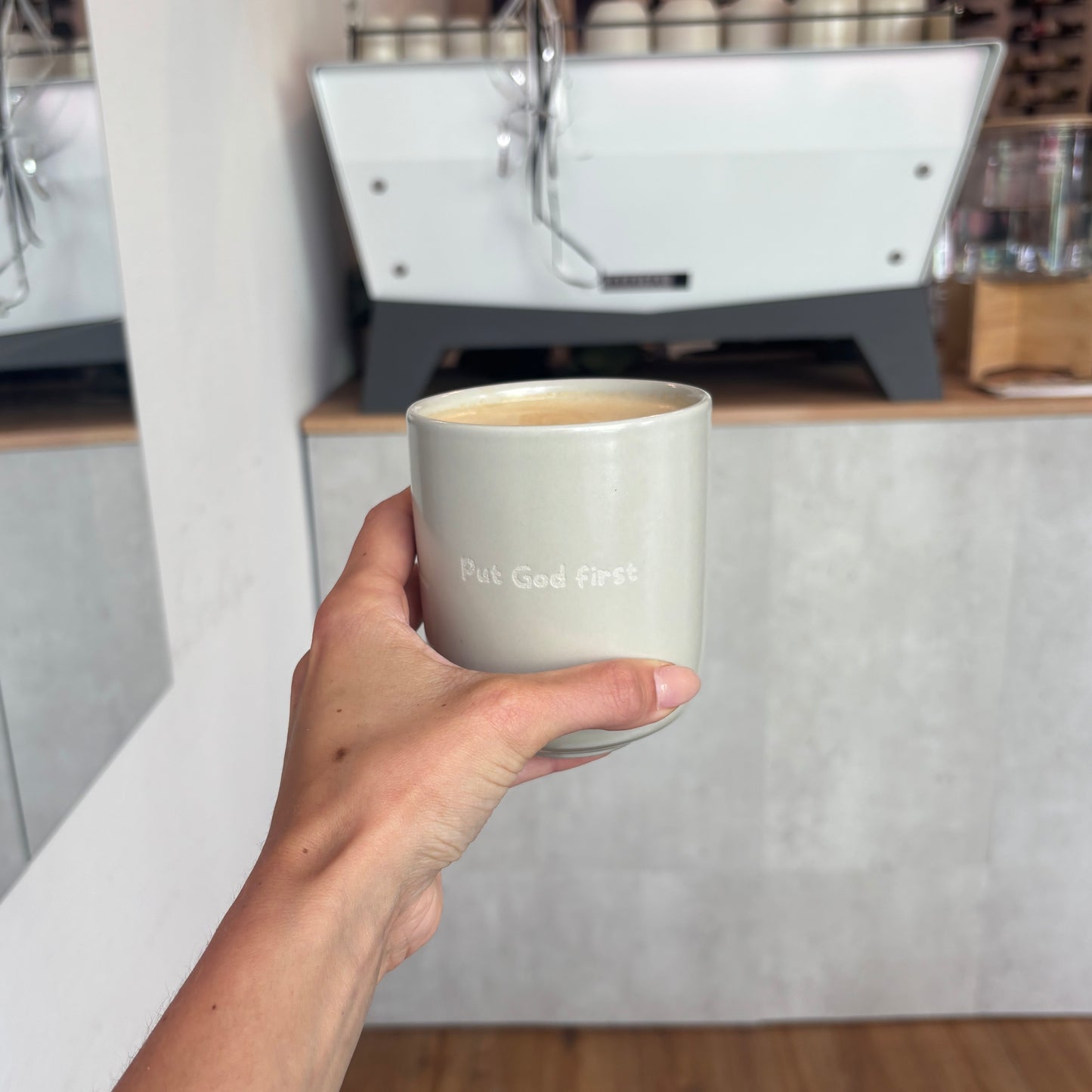 Tasse "Put God first"